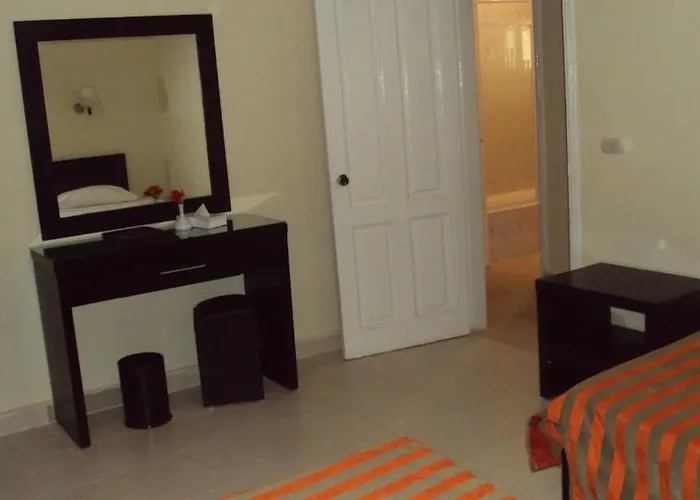 Elysees Apartmanhotel 4*